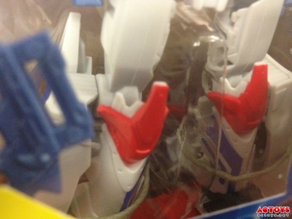 New Transformers Beast Hunters Smokescreen In Packages Image   (9 of 17)